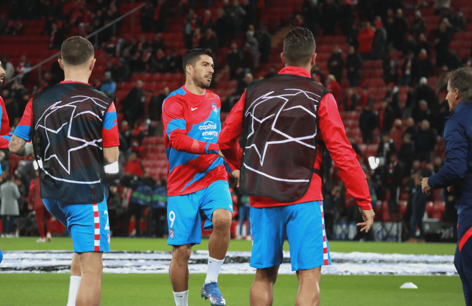 关于世界杯四强战对决在即!皇家马德里演练定位球,利物浦密集防守应对的信息 关于世界杯四强战对决在即!皇家马德里演练定位球,利物浦密集防守应对的信息